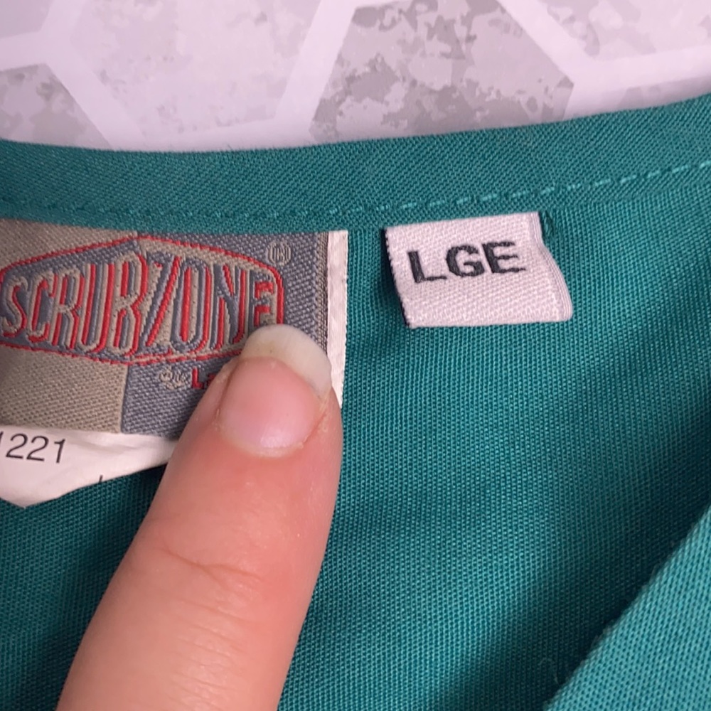 Scrubzone Large V Neck Green Short Sleeve Scrubs - Picture 5 of 6